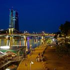 Frankfurt, Mainuferpromenade am Abend