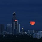 Frankfurt mit unglaublichem Vollmond