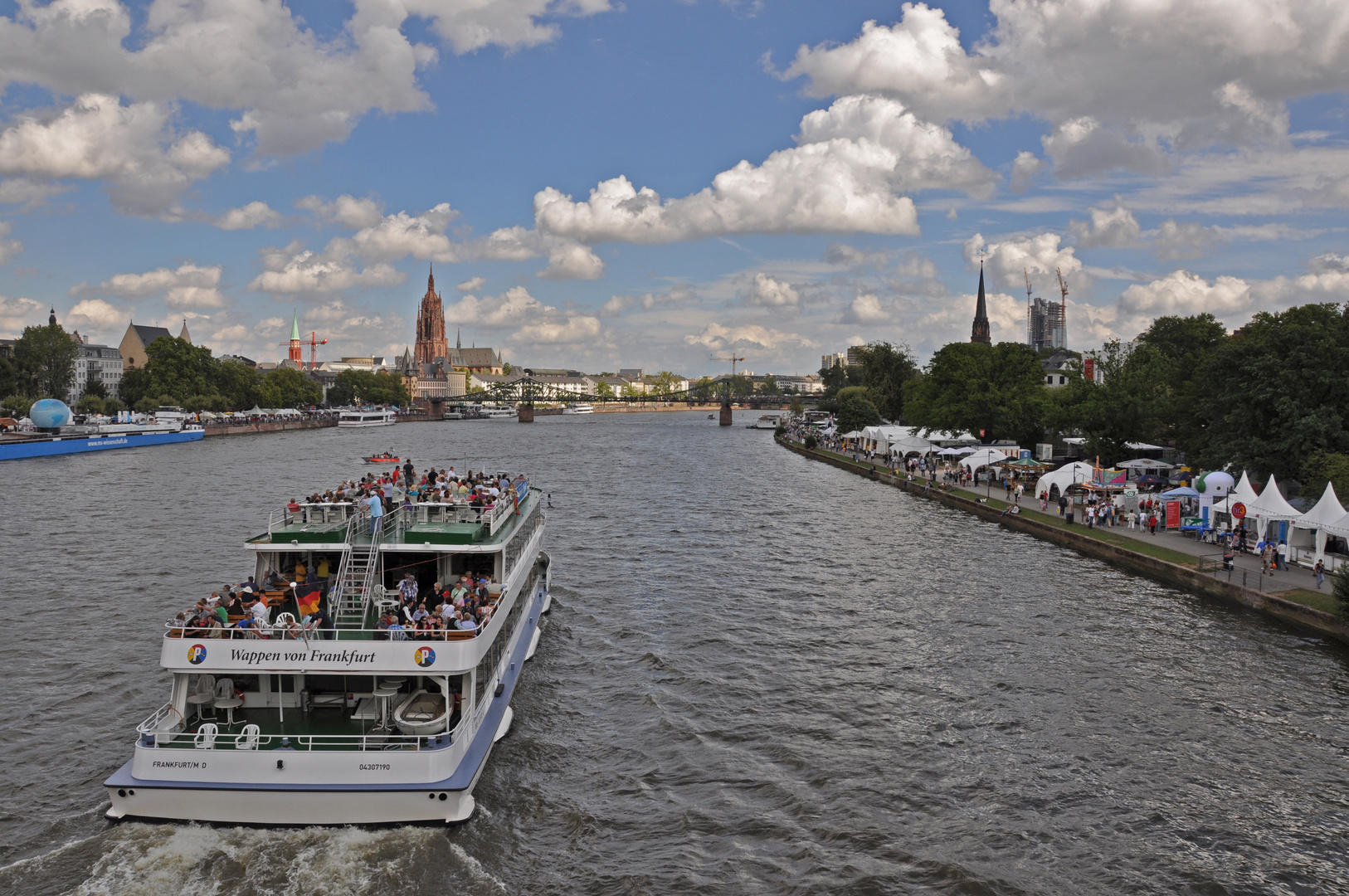 Frankfurt: Museumsuferfest 2012 - Blick Richtung Dom