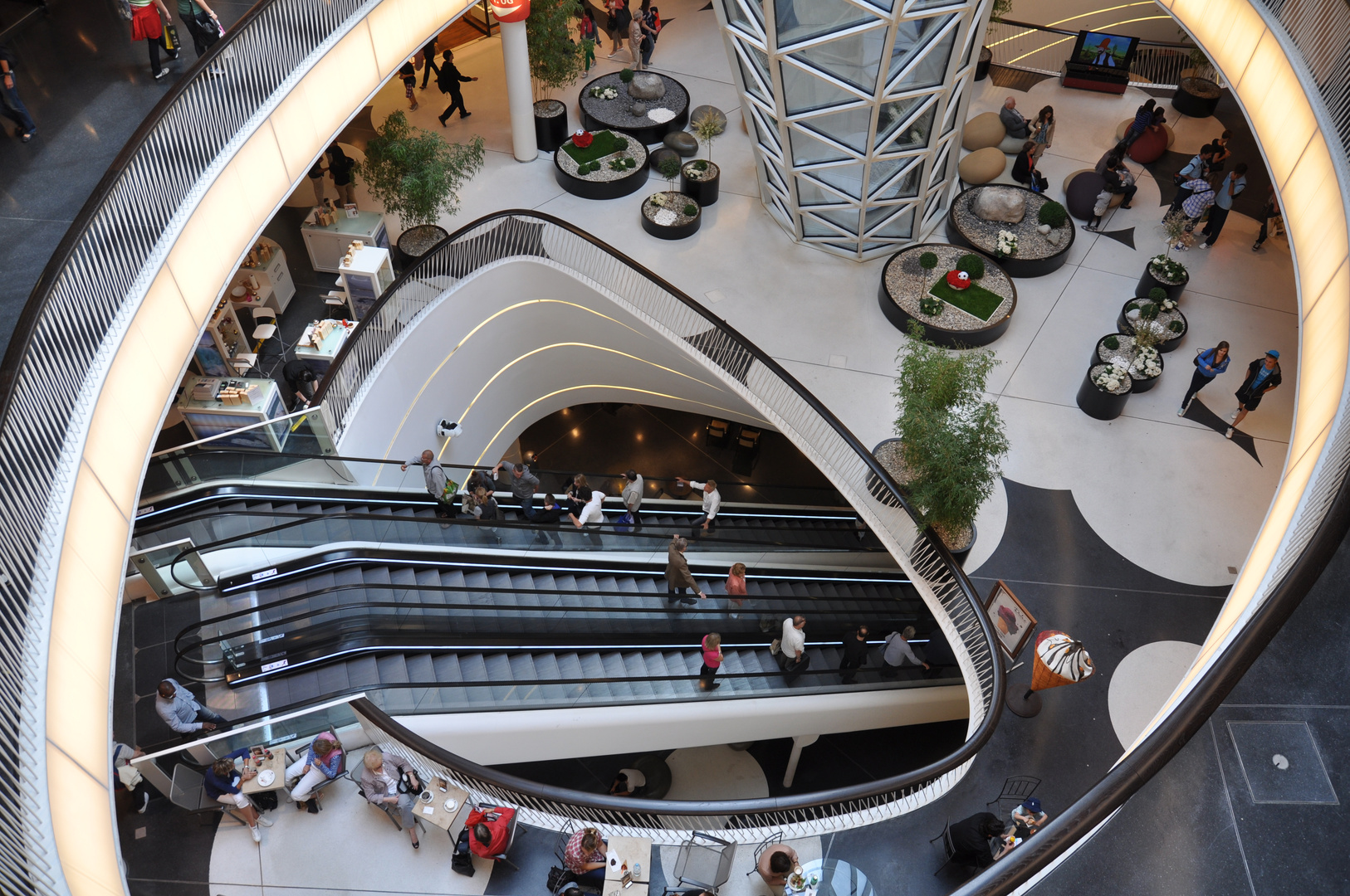 Frankfurt MyZeil Blick auf .... wieder mal die Rolltreppen