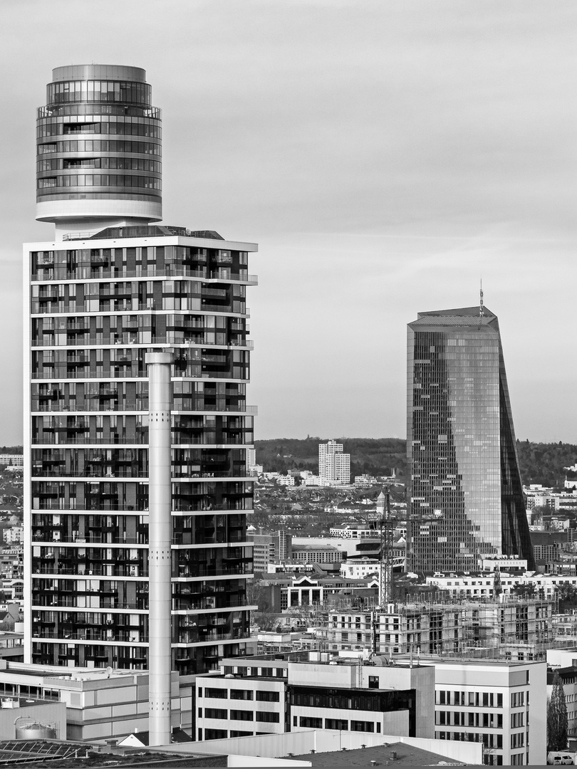 Frankfurt. Neuer Henninger Turm mit EZB.