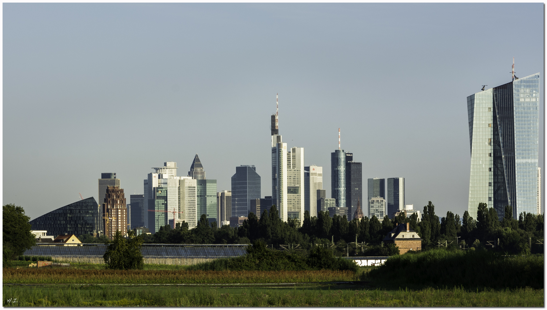 Frankfurt Oberrad - Skyline in der Morgensonne