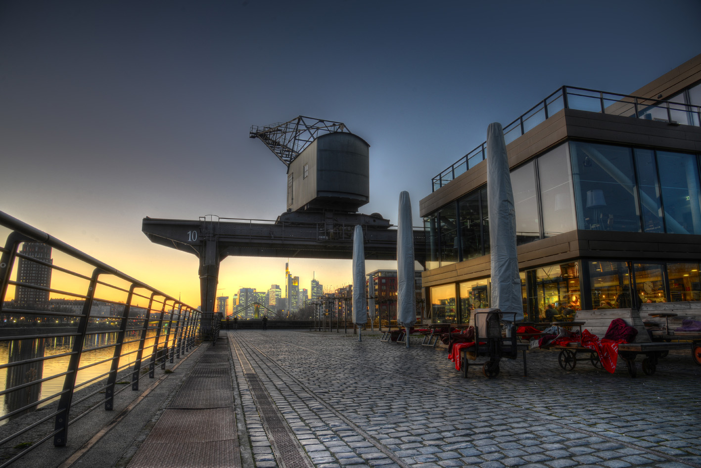Frankfurt Oosten Osthafen Foto & Bild | architektur, sonnenuntergang