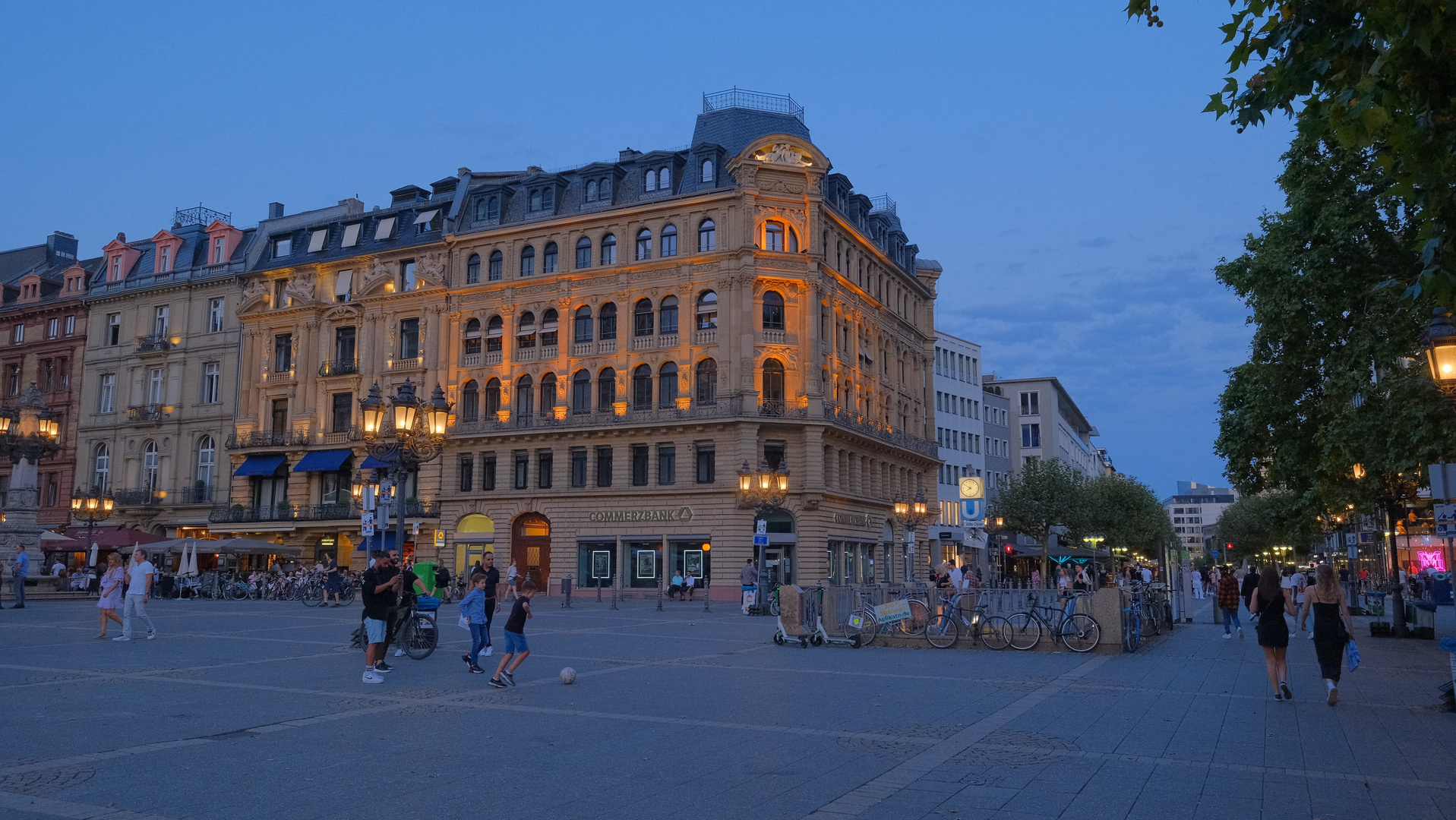 Frankfurt, Opernplatz (Frankfurt, la plaza "Opernplatz")