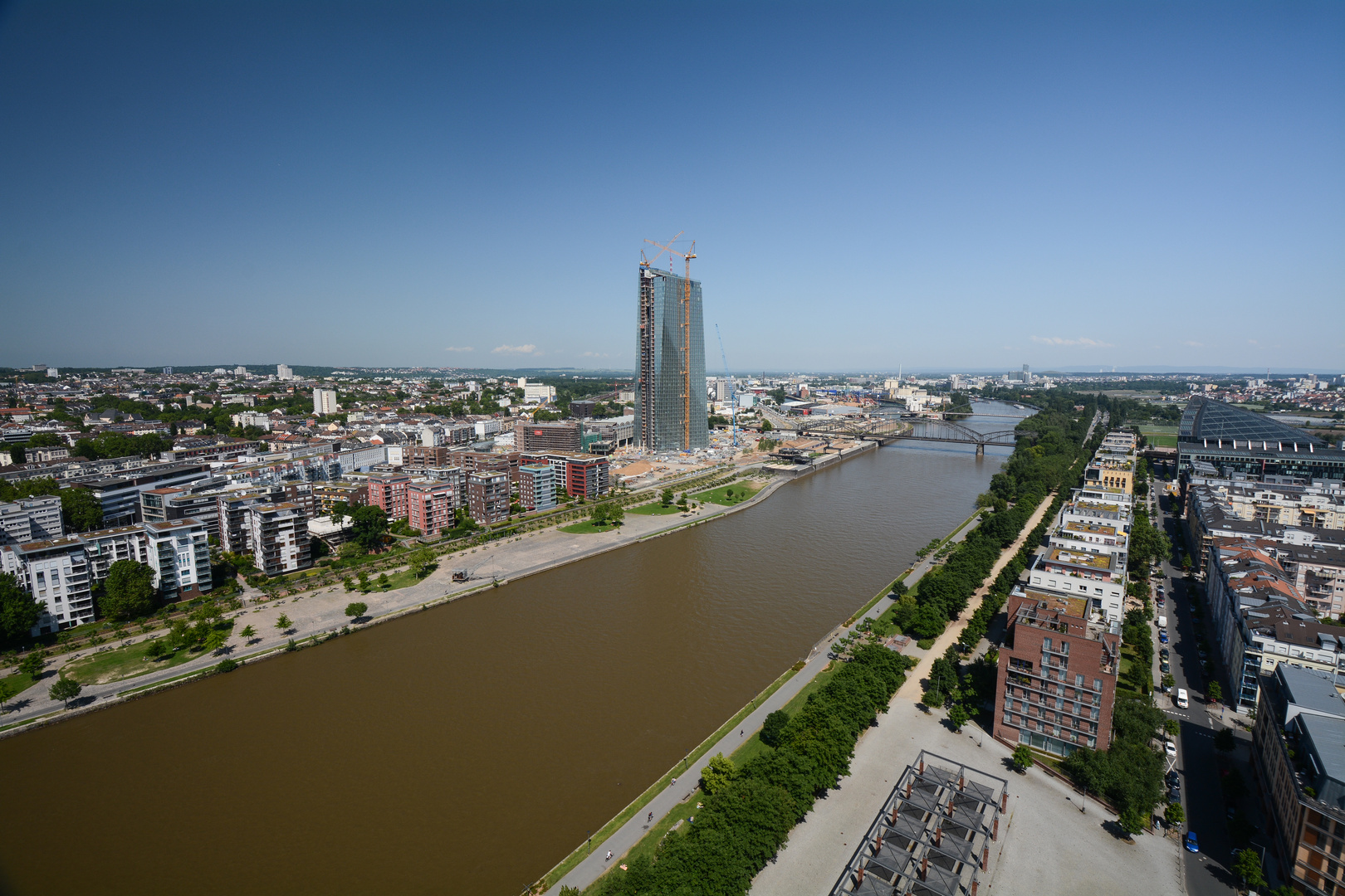 Frankfurt: Ostend mit EZB-Neubau und Deutschherrnufer in Sachsenhausen