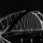 Frankfurt Osthafenbrücke bei Nacht