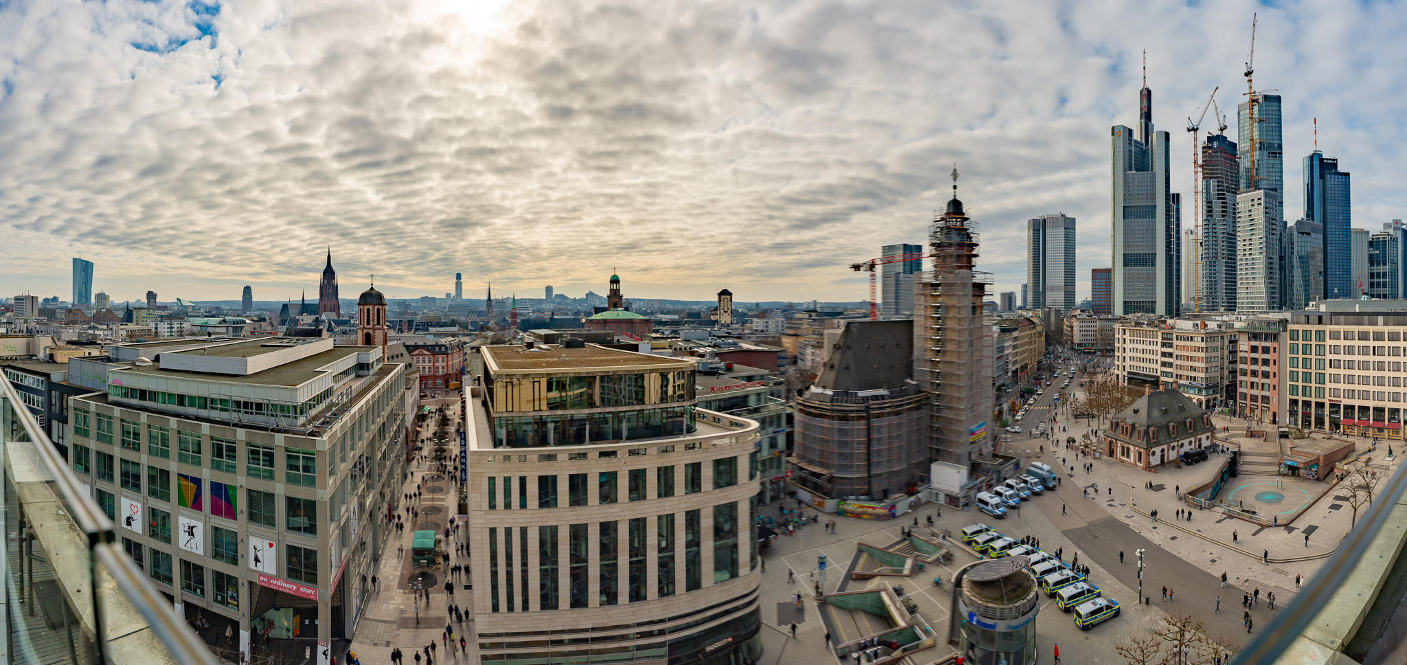 Frankfurt-Panorama aus 4 Hochkant Bildern