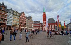 Frankfurt, Römerberg mit Nikolaikirche (Römerberg con la iglesia Nikolaikirche)