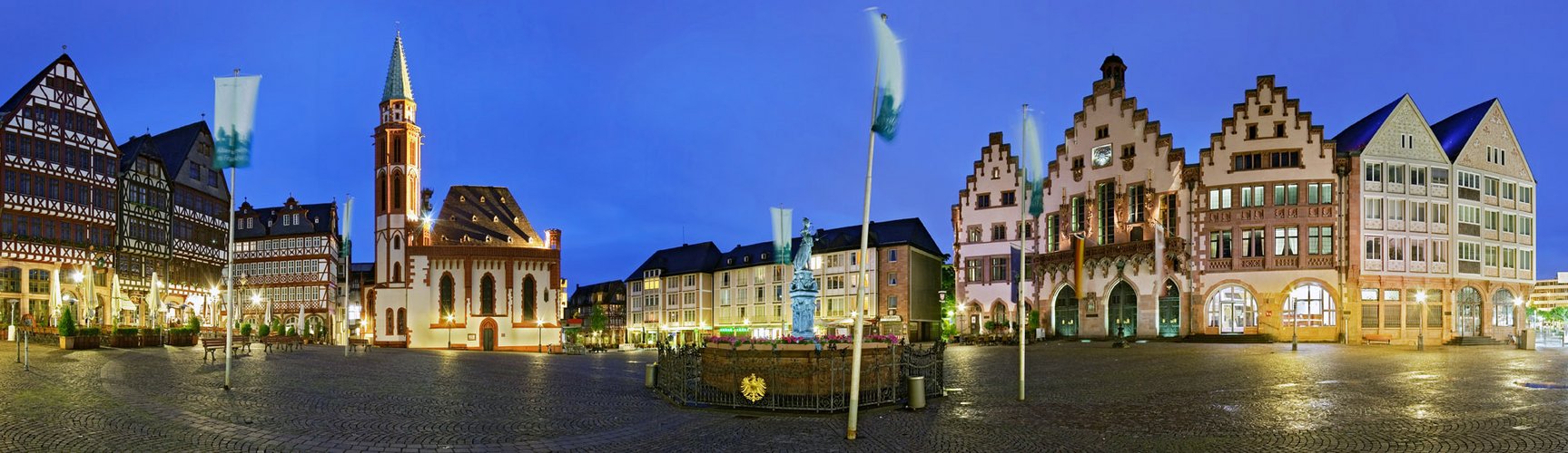 Frankfurt Römerberg Panorama beleuchtet