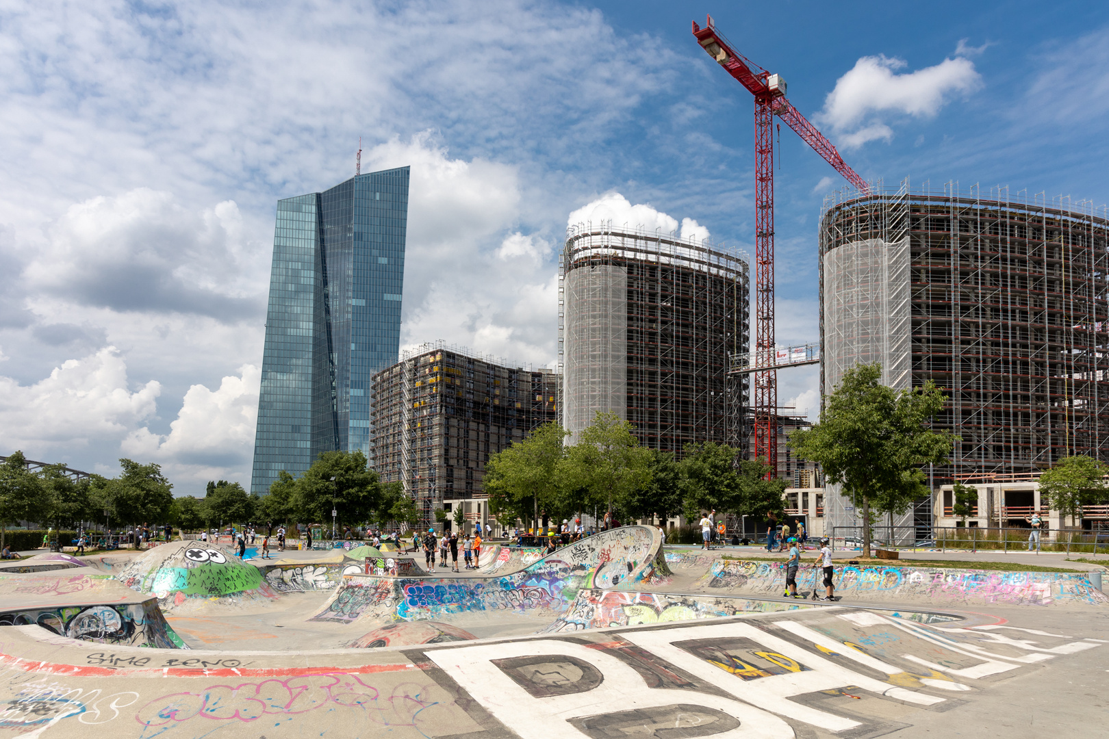 Frankfurt - Skaterpark, EZB & Neubauten