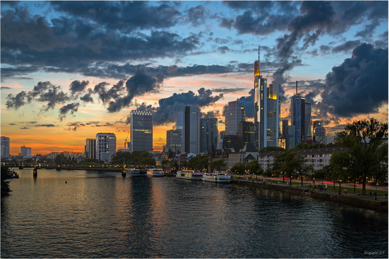 Frankfurt Skyline 2021 - Nr 07