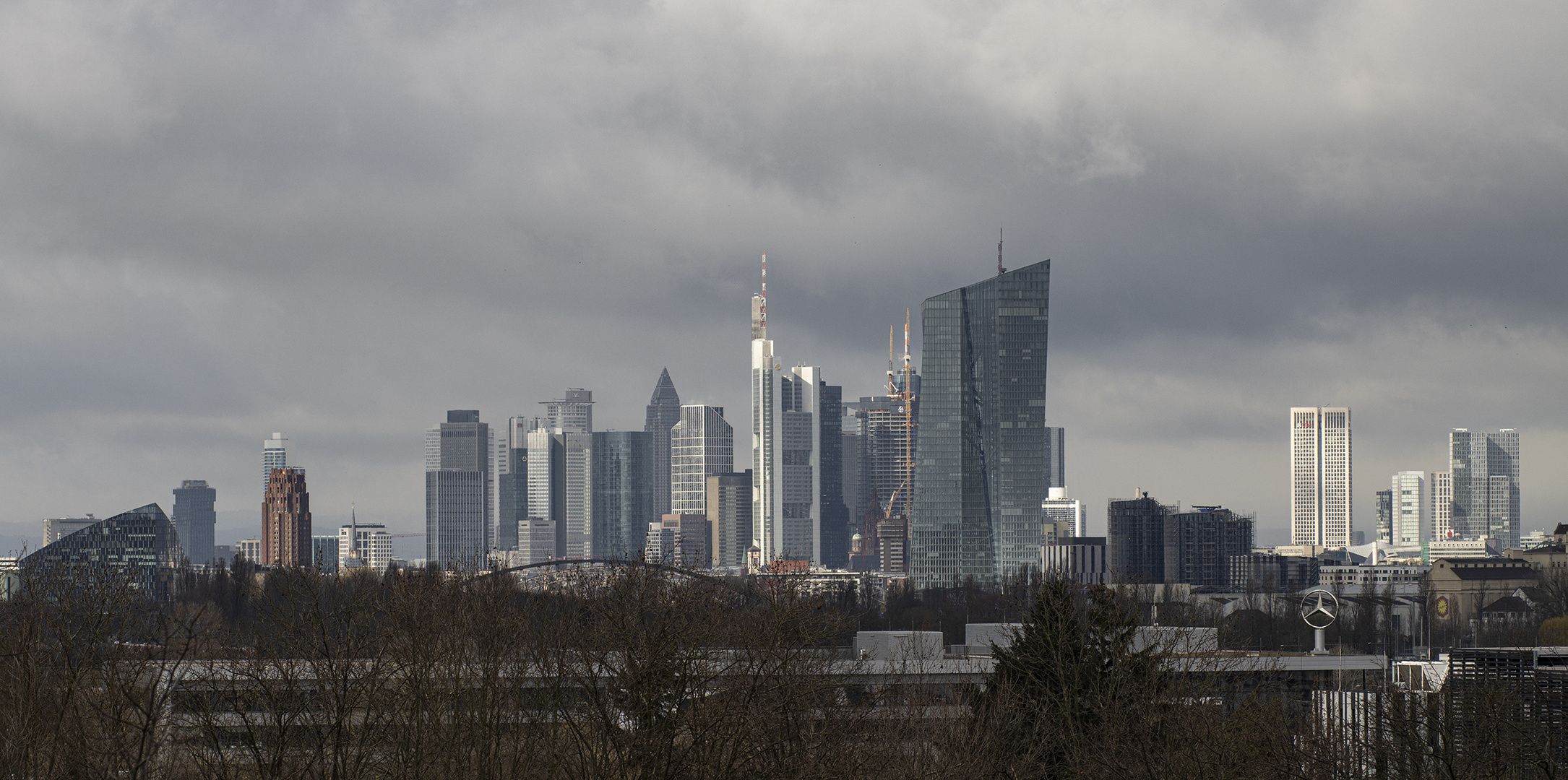 Frankfurt-Skyline am 15.03.2023 vormittags