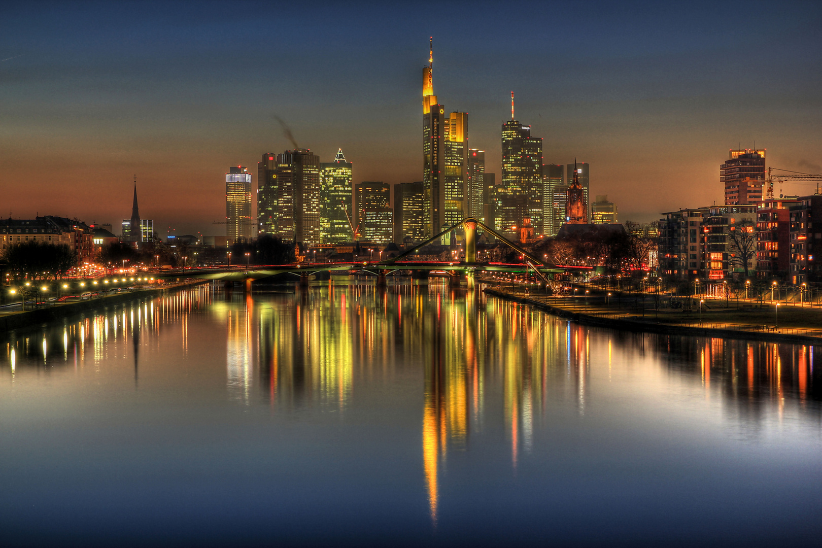 Frankfurt Skyline am Abend am 01.03.2012