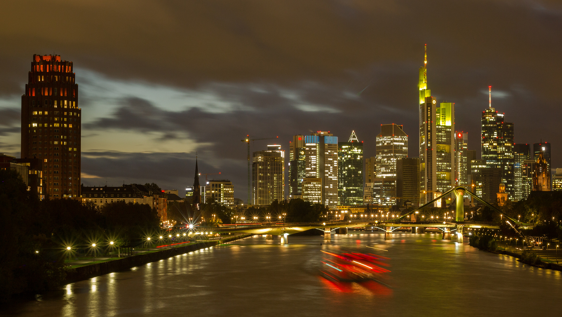 Frankfurt-Skyline am Abend am 06.10.2017