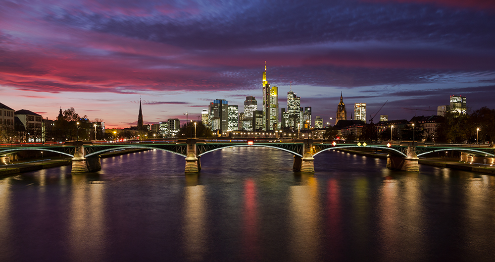 Frankfurt-Skyline am Abend am 09.11.2015