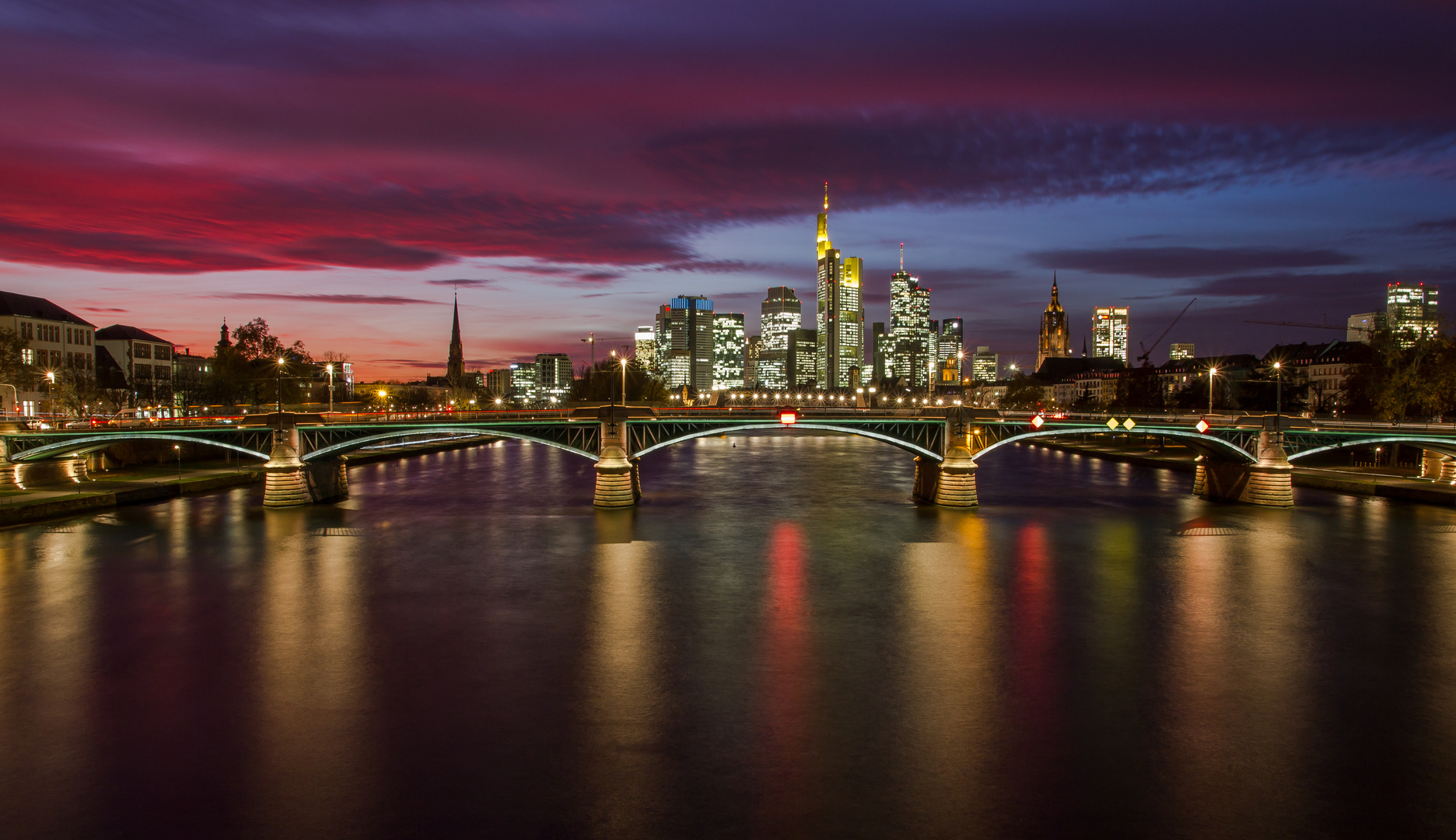 Frankfurt-Skyline am Abend am 09.11.2015 Nr.2