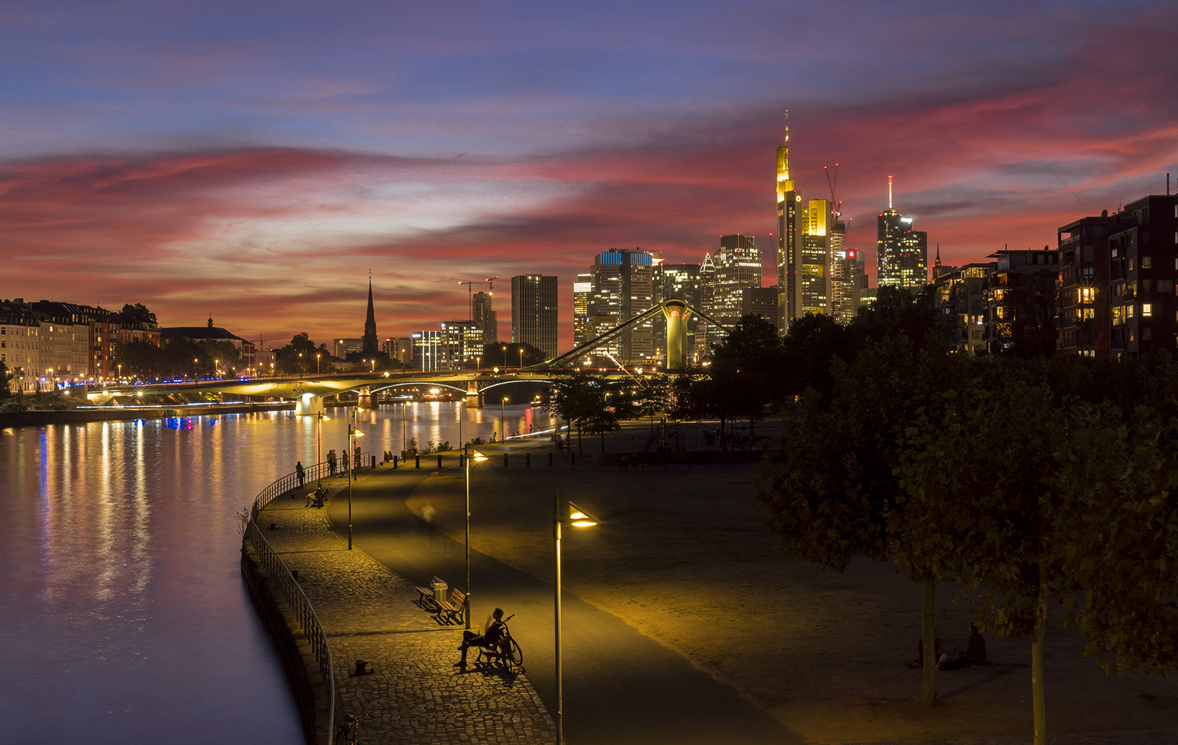 Frankfurt-Skyline am Abend am 17.09.2018