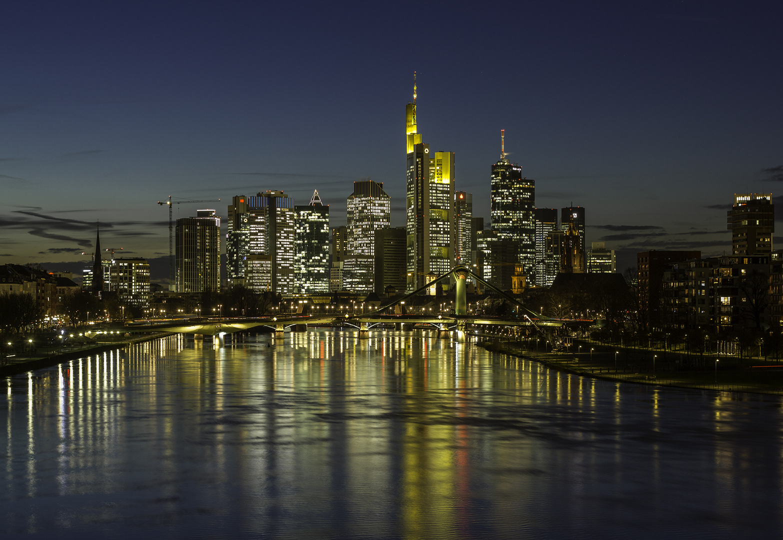 Frankfurt-Skyline am Abend am 19.01.2018