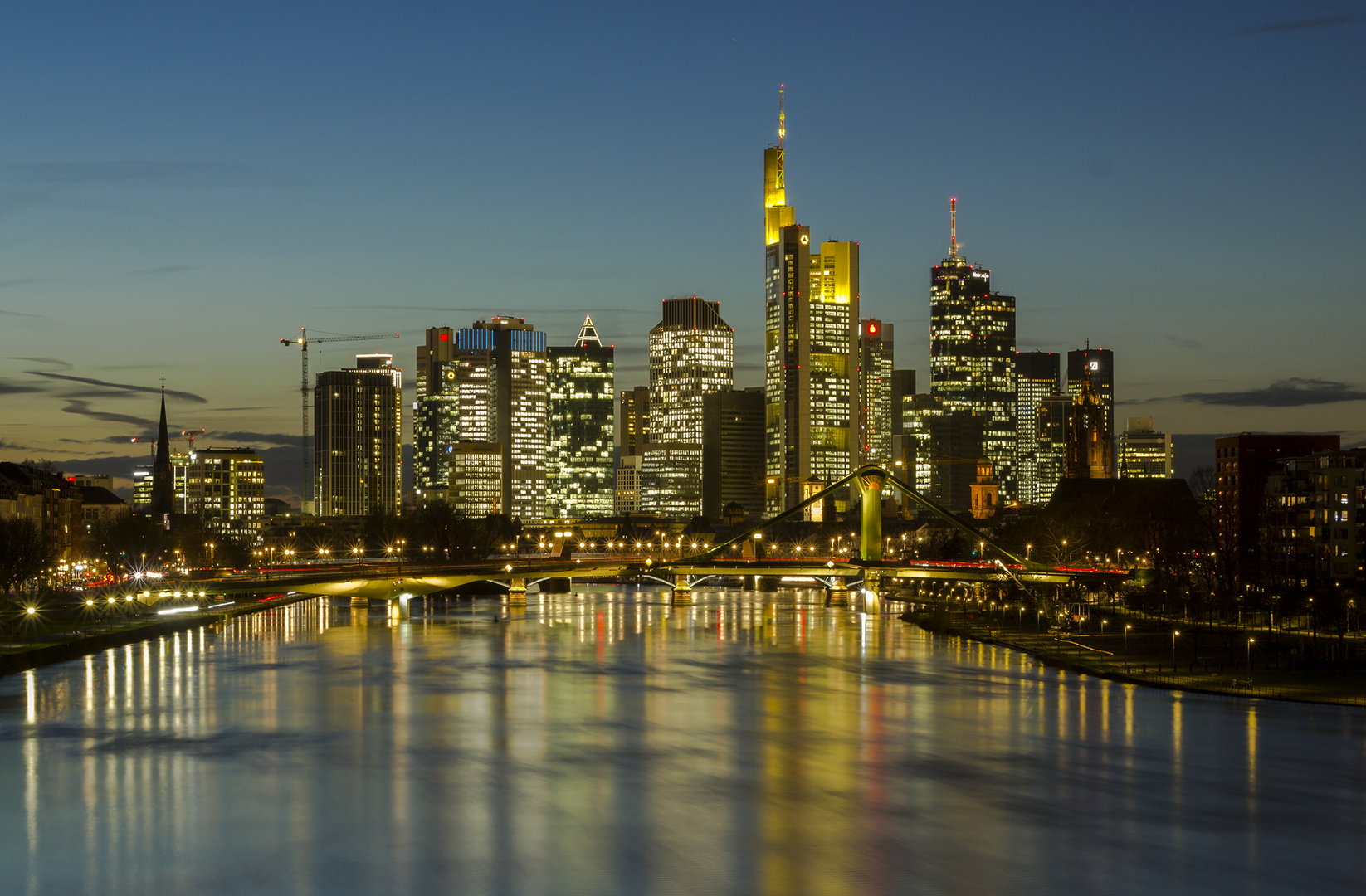 Frankfurt-Skyline am Abend am 19.01.2018 Nr.2