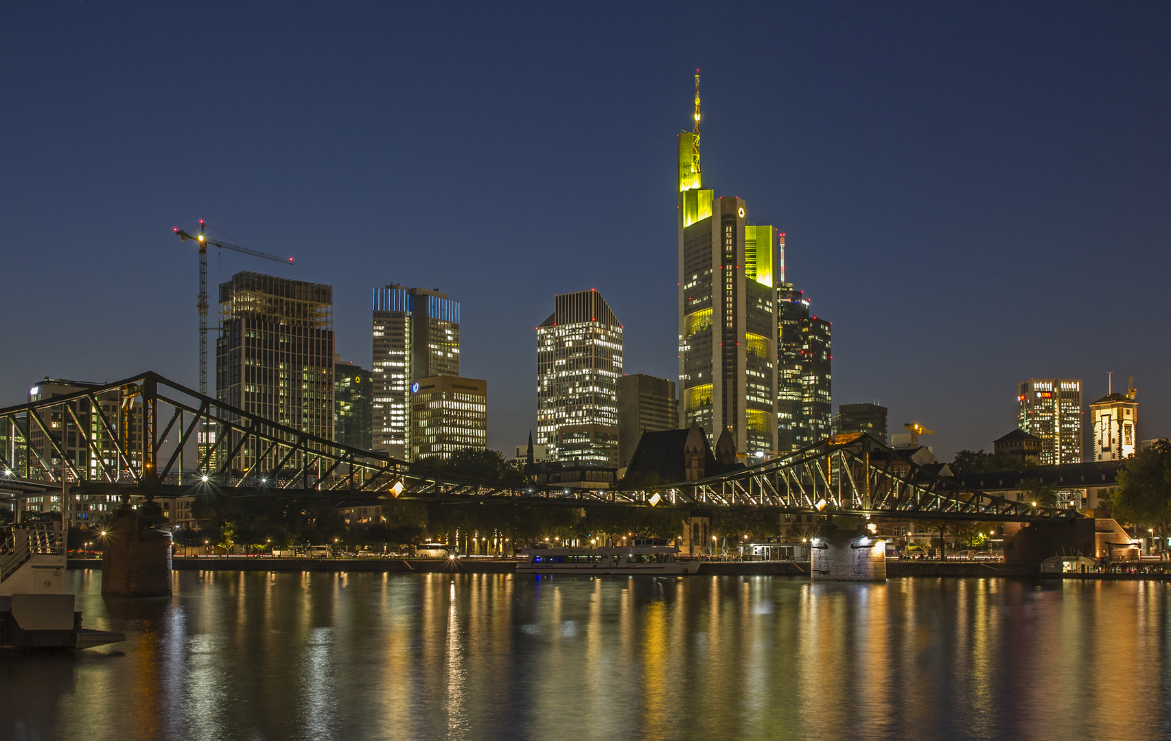 Frankfurt-Skyline am Abend am 27.09.2017