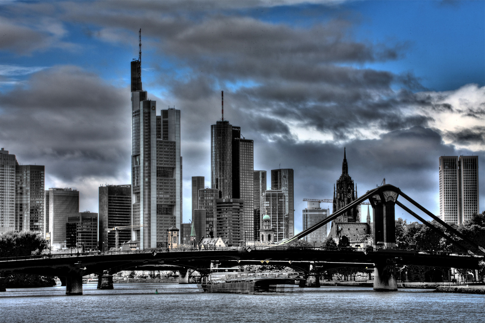 Frankfurt Skyline am Nachmittag