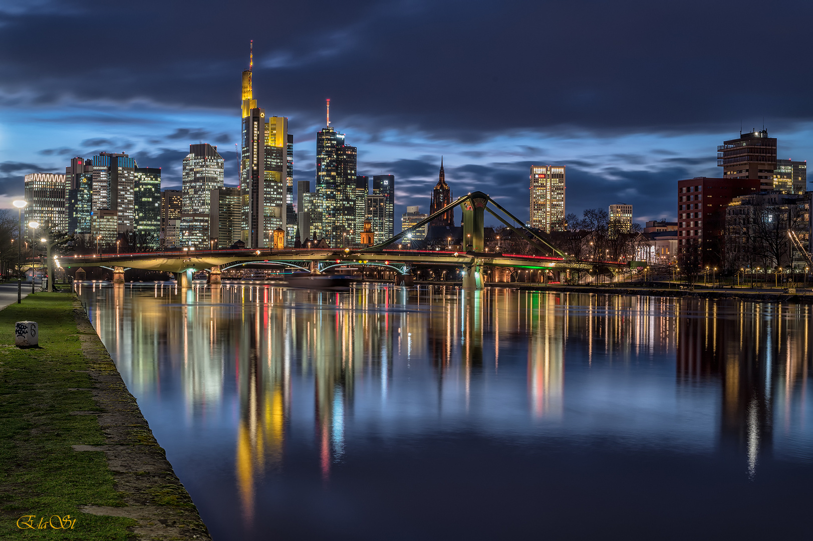 FRANKFURT SKYLINE