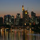 Frankfurt Skyline bei Dämmerung 2018