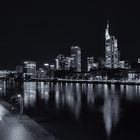 Frankfurt - Skyline bei Nacht