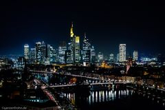 Frankfurt Skyline bei Nacht