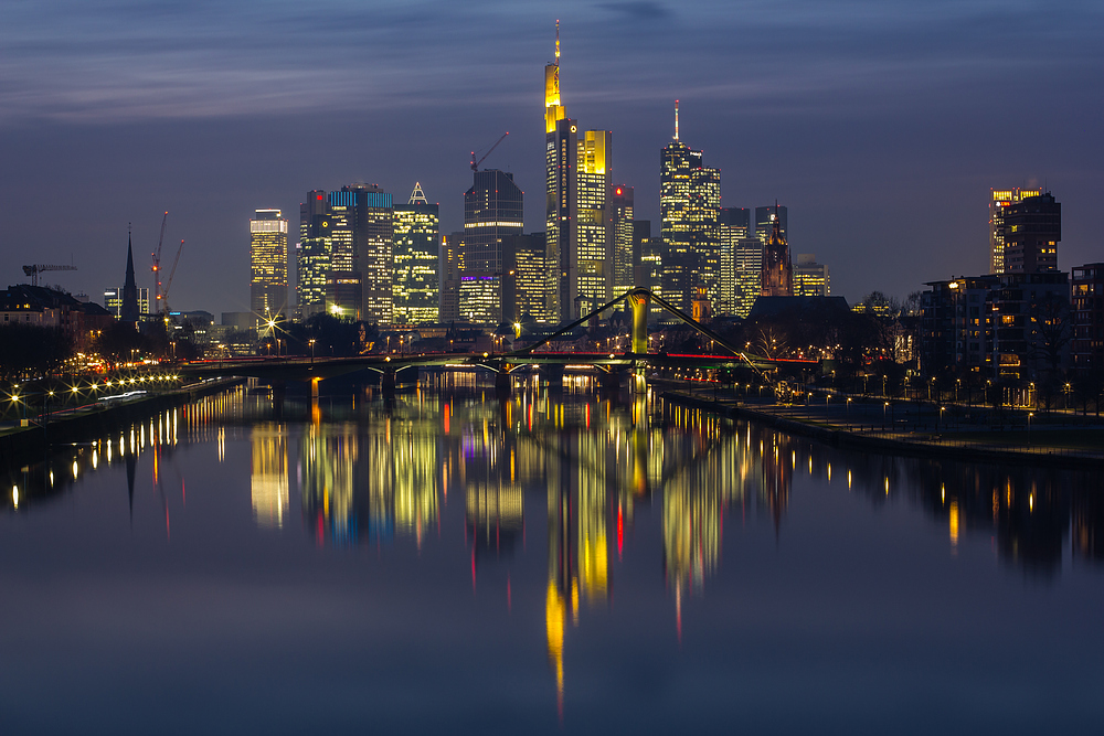 Frankfurt Skyline bei Nacht