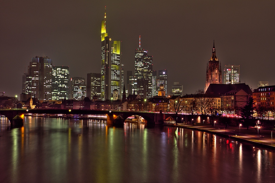 Frankfurt Skyline bei Nacht