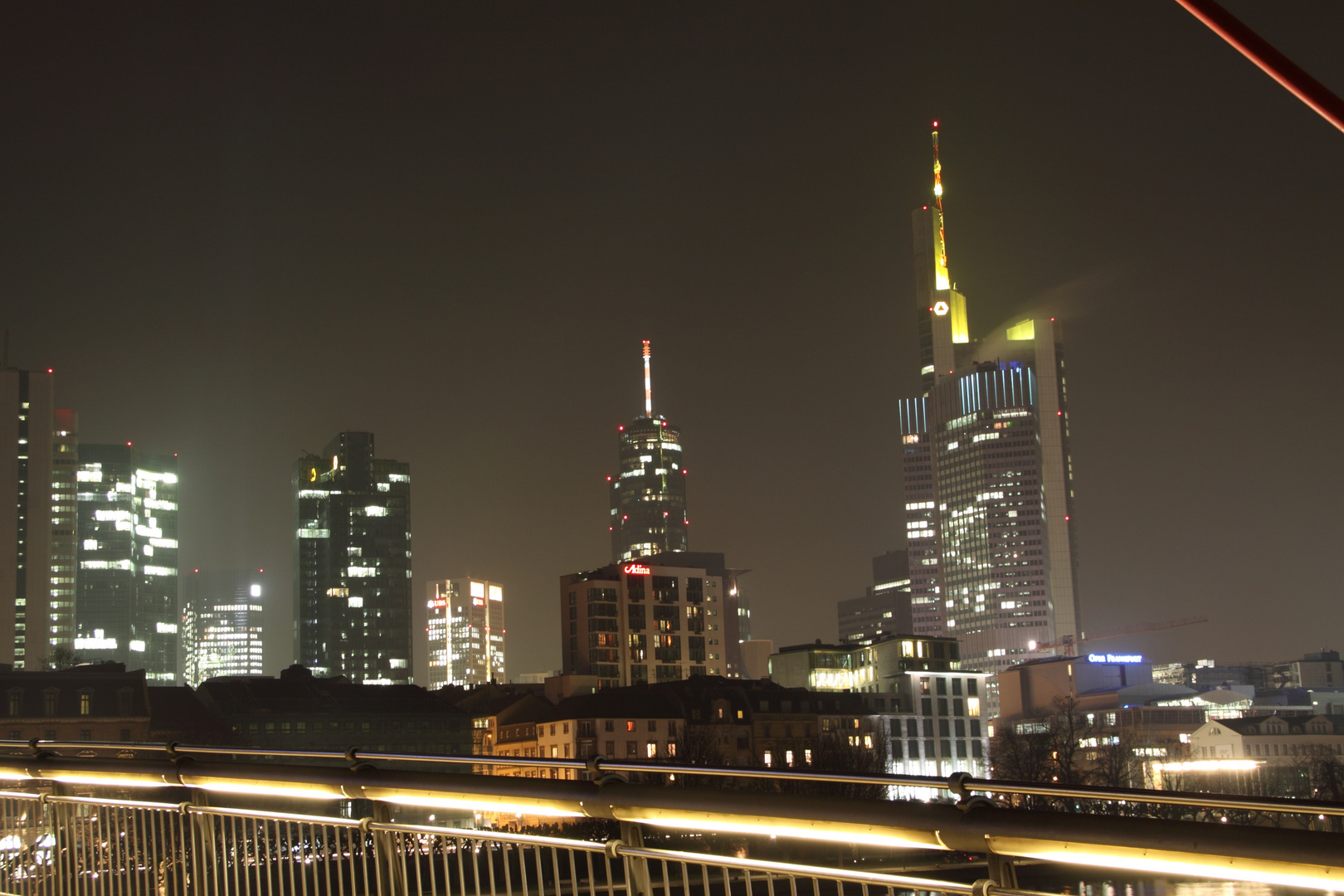 Frankfurt Skyline bei Nacht