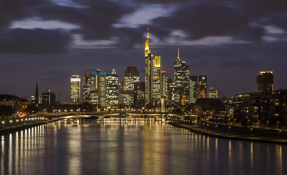 Frankfurt-Skyline bei Nacht am 05.03.2015