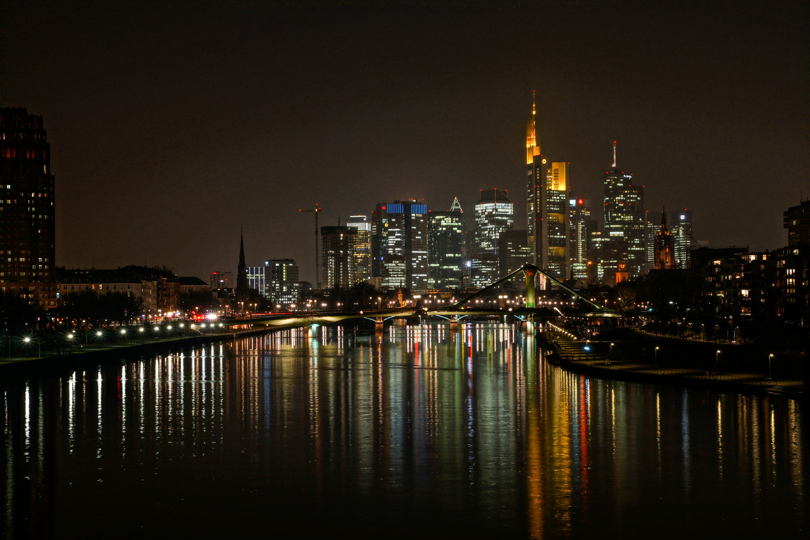 Frankfurt Skyline bei Nacht