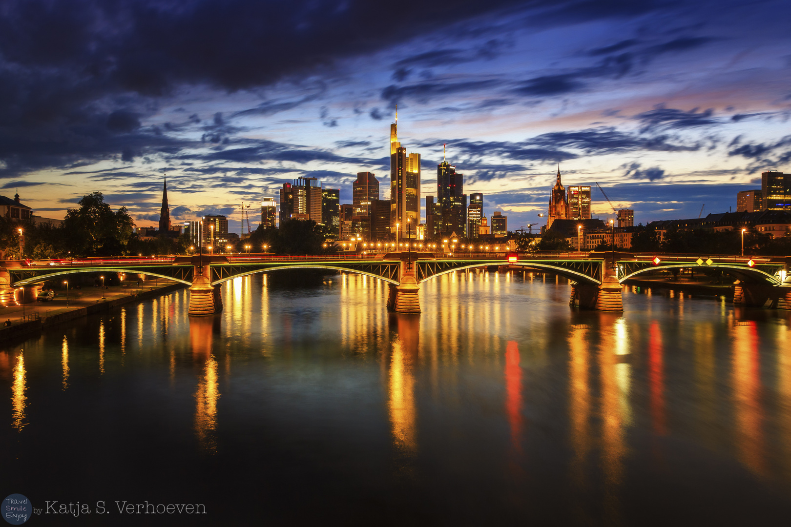 Frankfurt Skyline bei Nacht