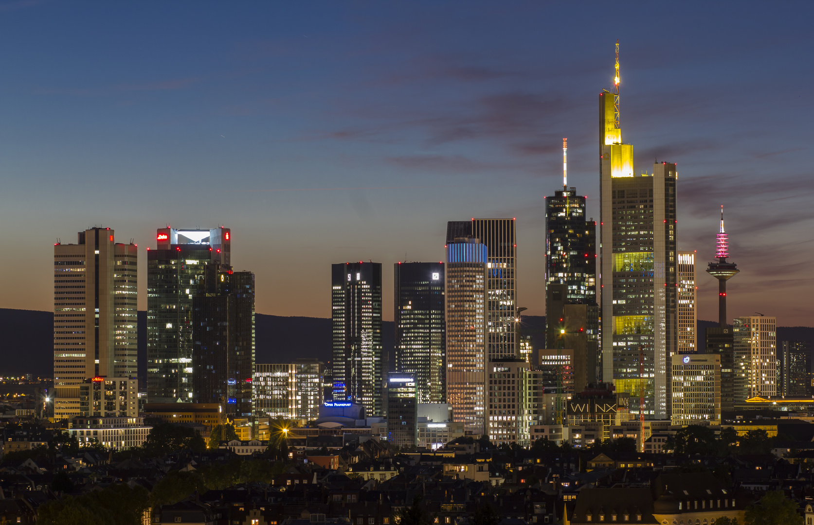 Frankfurt-Skyline bei Nacht