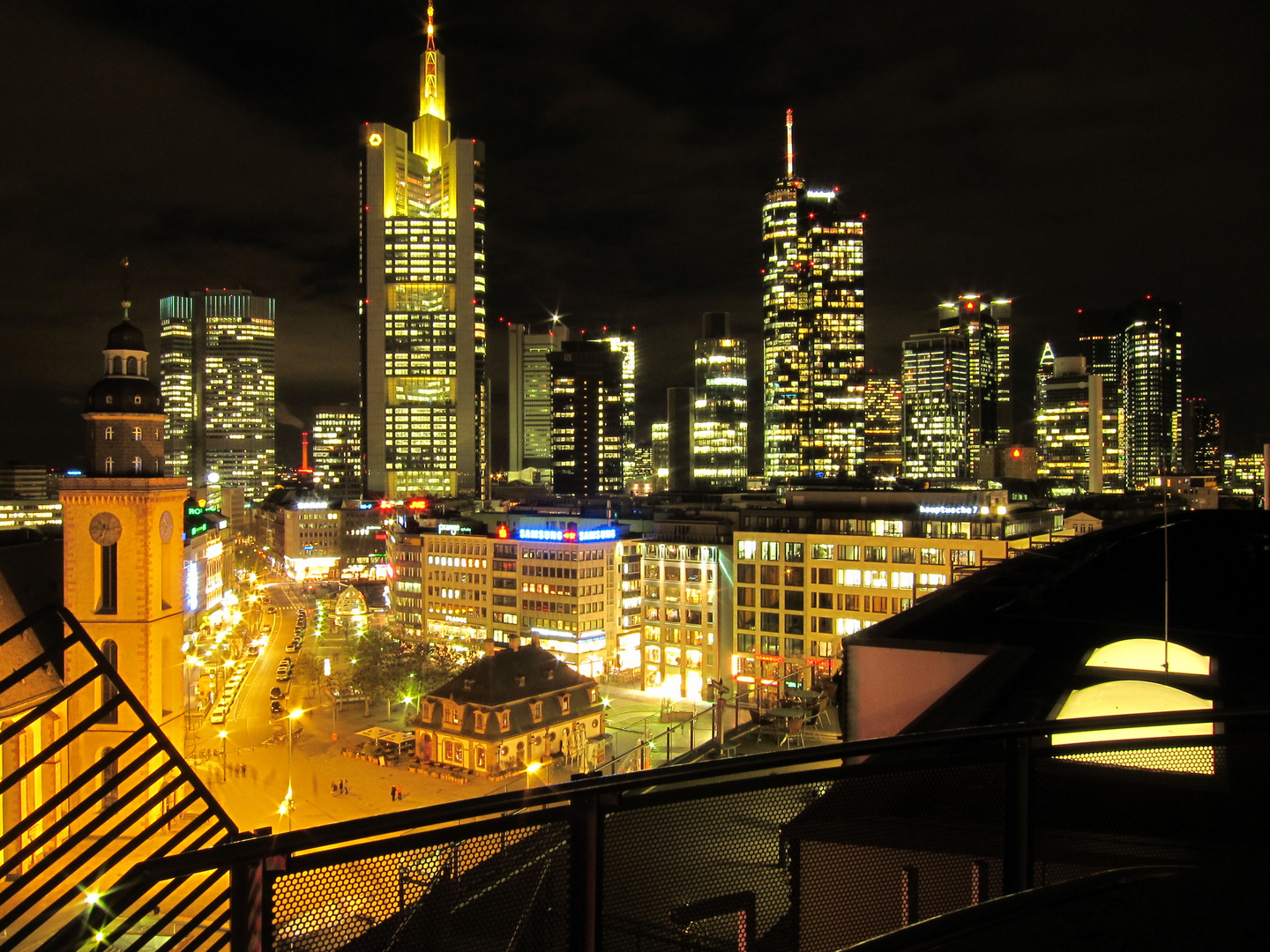 Frankfurt-Skyline bei Nacht