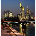 Frankfurt Skyline - Blaue Eiszeit Stunde