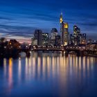 Frankfurt Skyline - Blaue Stunde