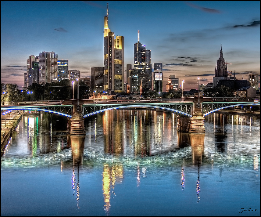 Frankfurt Skyline - Blue Hour (reload)