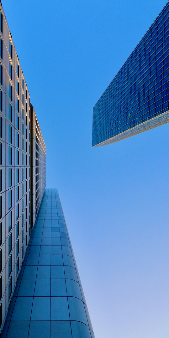 Frankfurt Skyline - bottom-up