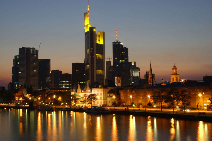 Frankfurt Skyline by Nacht_Neu