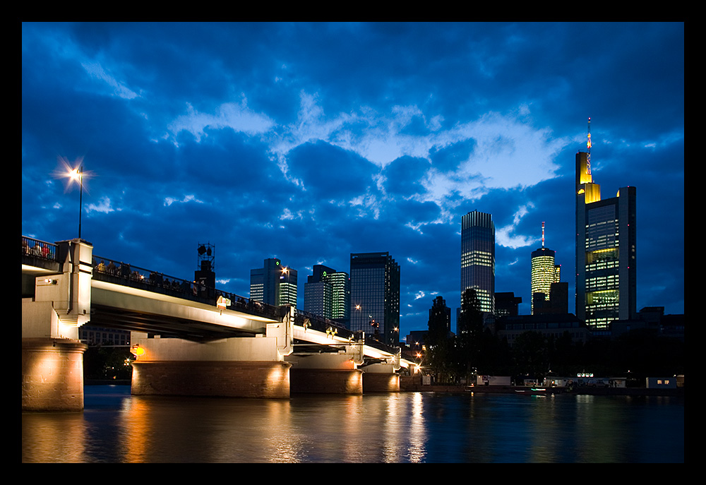 Frankfurt Skyline - Countdown zur SkyArena