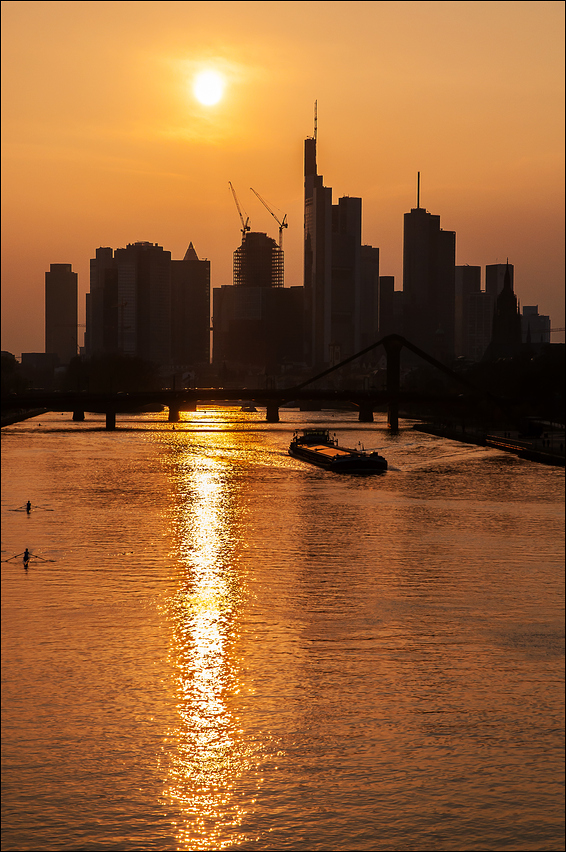 Frankfurt Skyline im Abendrot