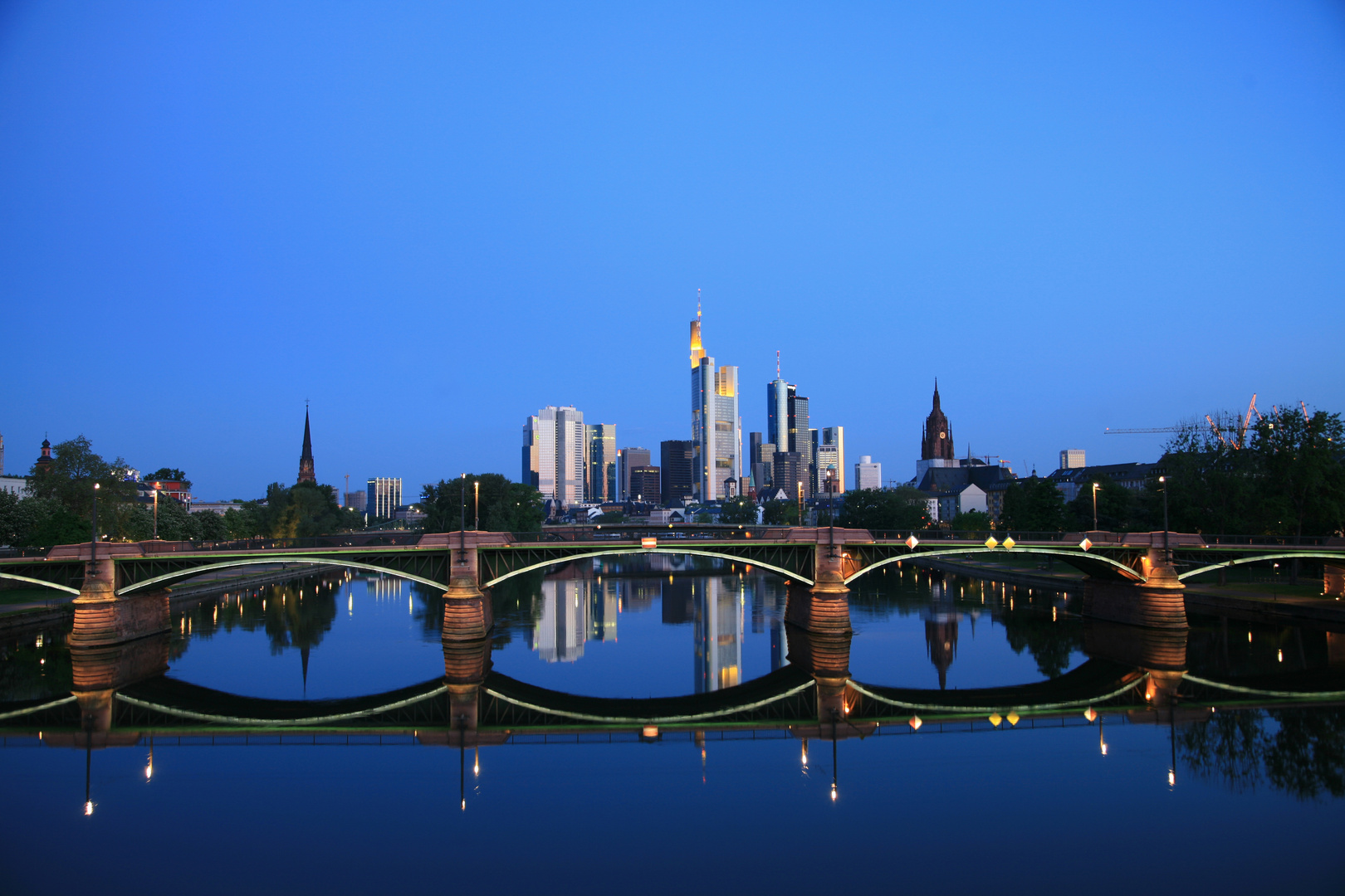 Frankfurt Skyline im Morgengrauen