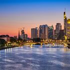 Frankfurt Skyline in der blauen Stunde (neu bearbeitet)