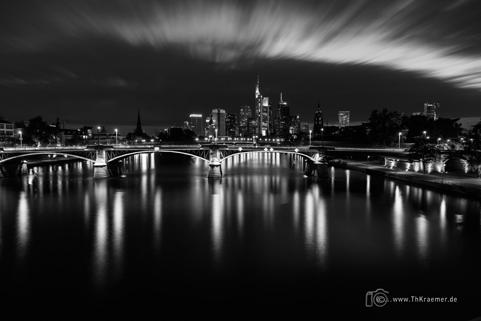 Frankfurt - Skyline in SW - D85_0359-4