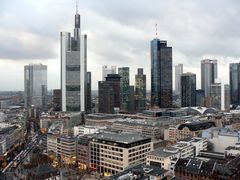 Frankfurt Skyline vom Dach des Hochhauses neben MyZeil