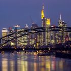 Frankfurt-Skyline von der Osthafenbrücke
