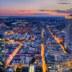 Frankfurt Skyline zur blauen Stunde
